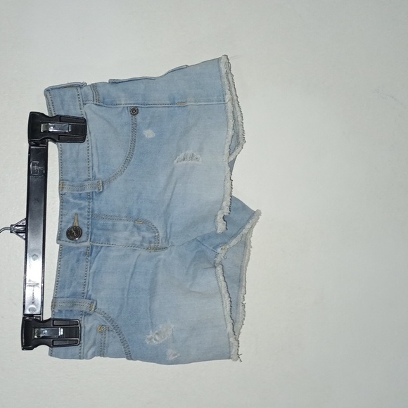 Levi shorts with factory  holes - Picture 1 of 4